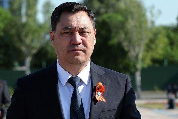 Президент Садыр Жапаров принял участие в митинге-реквиеме по случаю 76-й годовщины Победы в Великой Отечественной войне - Sputnik Кыргызстан