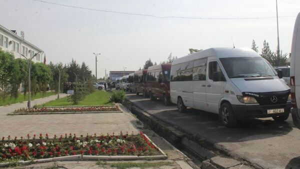 Возвращение баткенцев после приграничного конфликта в Баткене - Sputnik Кыргызстан