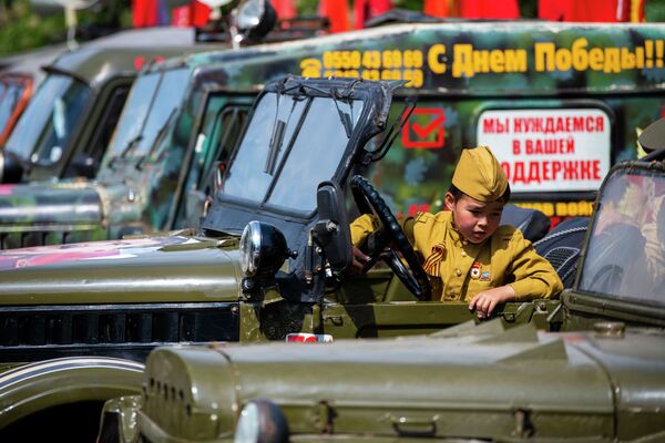Автопробег в честь 76-й годовщины Победы в ВОВ в Бишкеке - Sputnik Кыргызстан