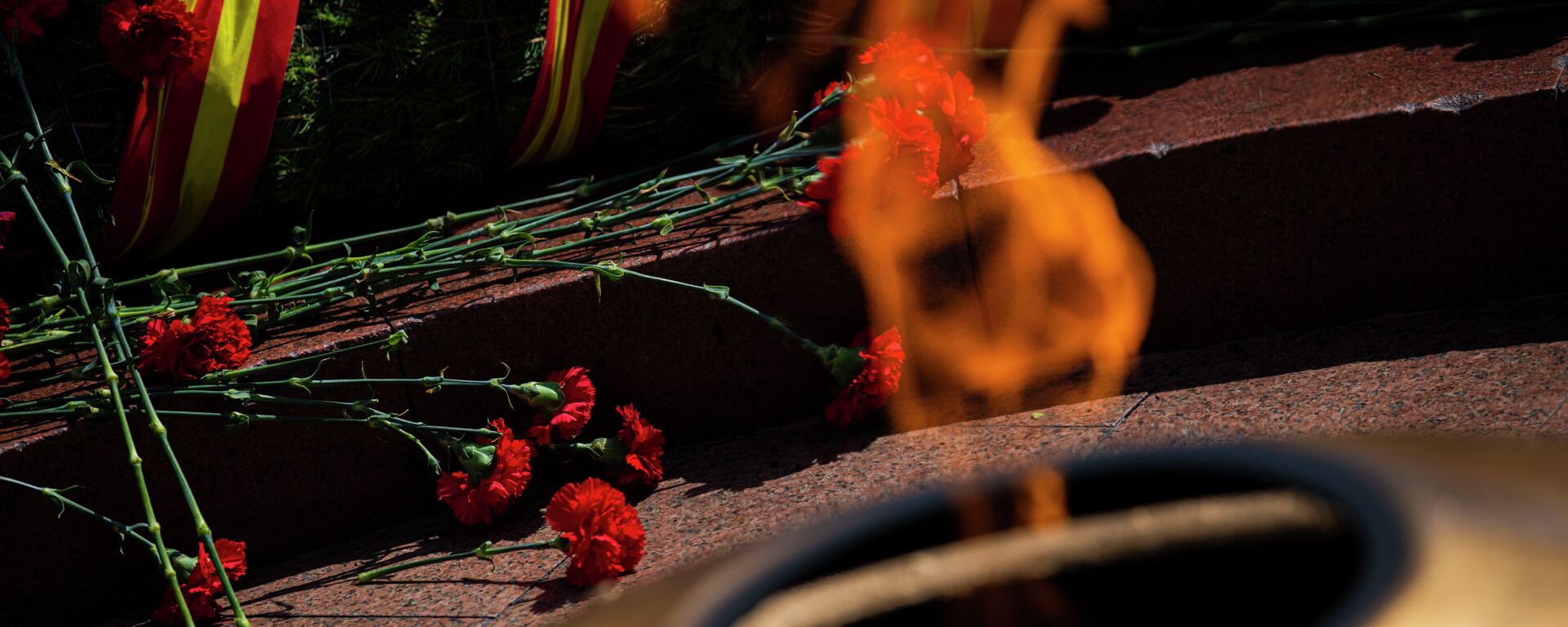 Митинг-реквием по случаю 76-й годовщины Победы в ВОВ на площади Победы в Бишкеке - Sputnik Кыргызстан, 1920, 10.05.2021