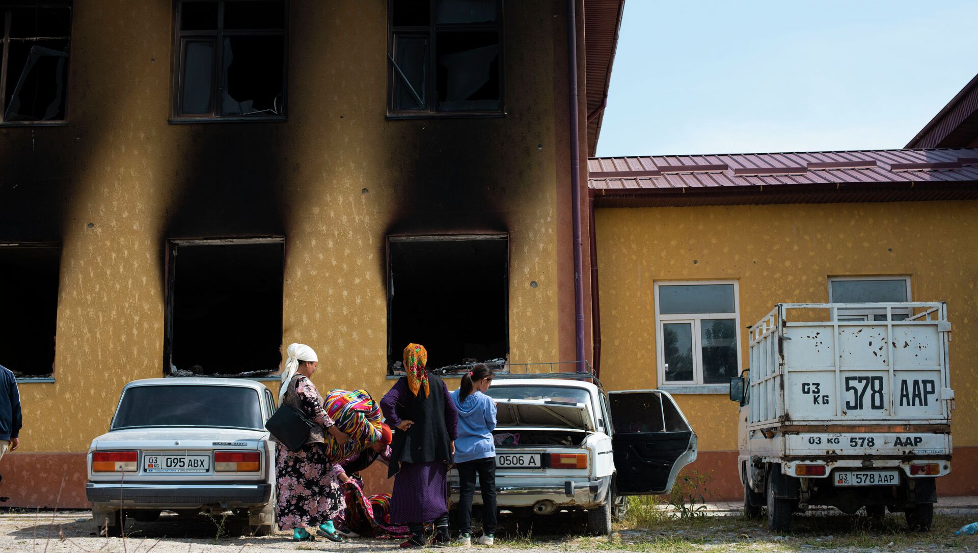 Фото сгоревшей школы