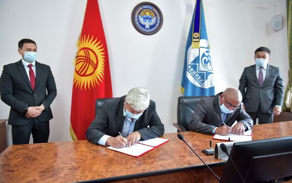 Сегодня мэрия подписала меморандум о сотрудничестве с компанией-поставщиком Эко-пассажирские перевозки. - Sputnik Кыргызстан