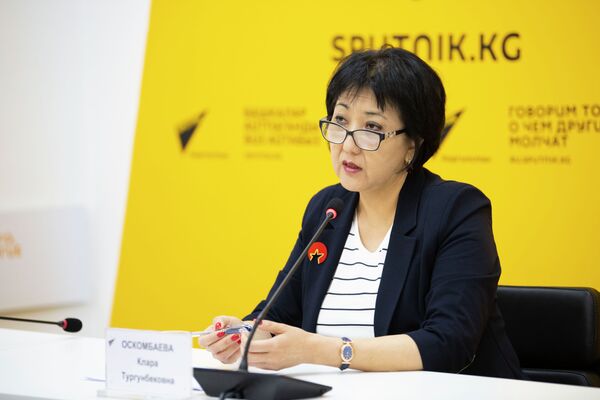 Первый зампредседателя Фонда обязательного медстрахования Клара Оскомбаева - Sputnik Кыргызстан