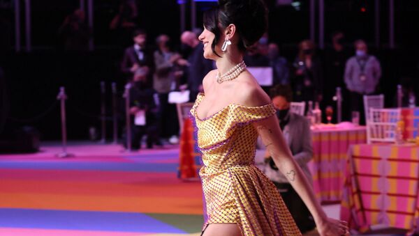 Певица  Дуа Липа на церемонии награждения Brit Awards в Лондоне  - Sputnik Кыргызстан