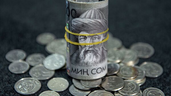 Тысяча сомовые купюры и монеты. Иллюстративное фото - Sputnik Кыргызстан