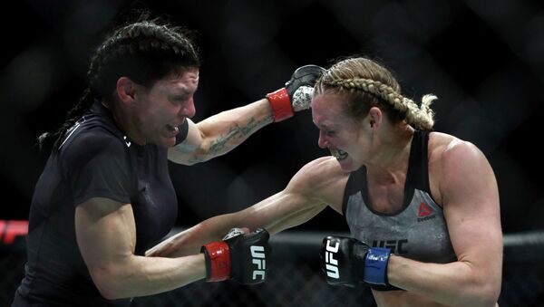 Андреа Ли (справа) в поединке в женском наилегчайшем весе UFC. Архивное фото - Sputnik Кыргызстан