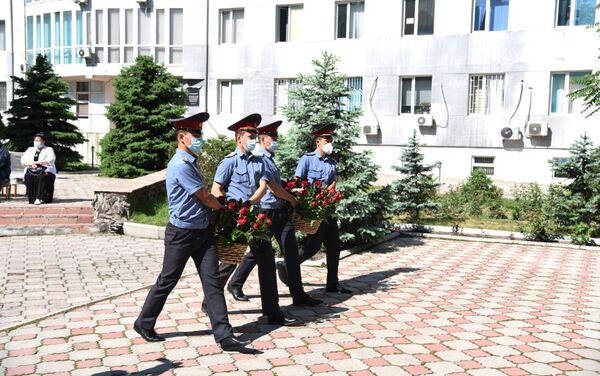 Ежегодно 15 мая в Кыргызстане отмечается день памяти сотрудников органов внутренних дел и служащих внутренних войск МВД, погибших при исполнении служебных обязанностей - Sputnik Кыргызстан