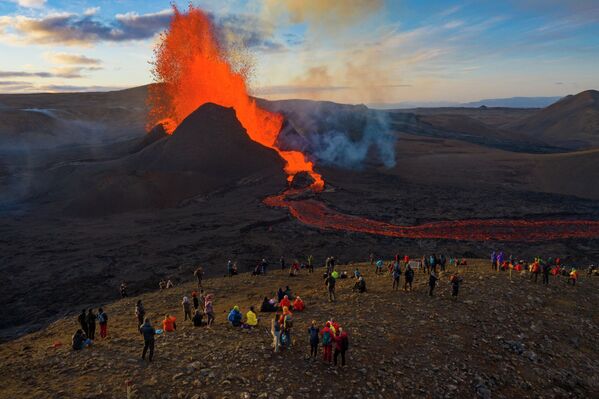 Извержение вулкана в Исландии - Sputnik Кыргызстан
