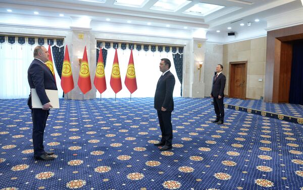Президент Кыргызстана Садыр Жапаров принял верительные грамоты от новых послов шести стран - Sputnik Кыргызстан