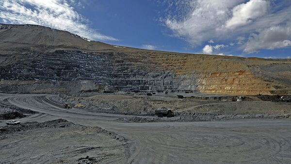 Добыча золотоносной руды на руднике Кумтор разрабатываемый компанией Centerra Gold Inc. Архивное фото - Sputnik Кыргызстан