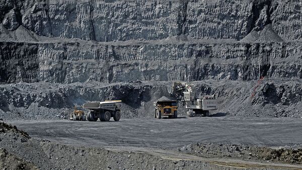 Добыча золотоносной руды на руднике Кумтор разрабатываемый компанией Centerra Gold Inc. - Sputnik Кыргызстан