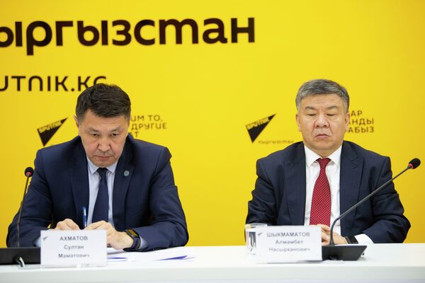 Брифинг Снижение соцвыплат и защита бизнеса — о планах президента КР - Sputnik Кыргызстан