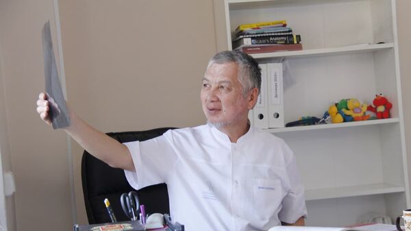 Невропатолог, остеопат Жапарбек Жекишев - Sputnik Кыргызстан