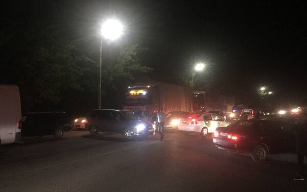 Инцидент произошел сегодня примерно в 22:00 на пересечении улиц Анкара и Ауэзова - Sputnik Кыргызстан