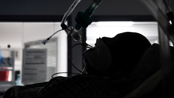 Пациент в отделении интенсивной терапии в больнице. Архивное фото - Sputnik Кыргызстан