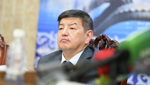 Депутат Жогорку Кенеша Акылбек Жапаров на внеочередном заседании ЖК - Sputnik Кыргызстан