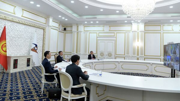 Президент Кыргызстана Садыр Жапаров принимает участие в очередном заседании Высшего Евразийского экономического совета (ВЕЭС) в формате видеоконференции - Sputnik Кыргызстан