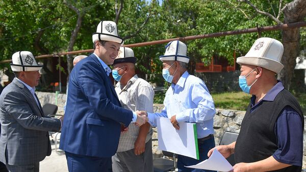 Министрлер кабинетинин төрагасы Улукбек Марипов Кадамжай шаарында - Sputnik Кыргызстан