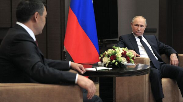 Президент Садыр Жапаров  и президент РФ Владимир Путин во время встречи. Архивное фото - Sputnik Кыргызстан