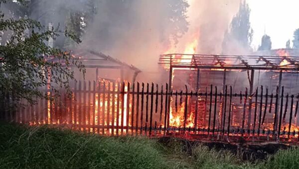 Пожар в шашлычной на юге Бишкека  - Sputnik Кыргызстан
