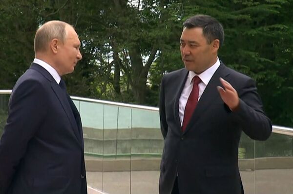 Владимир Путин менен Садыр Жапаров - Sputnik Кыргызстан