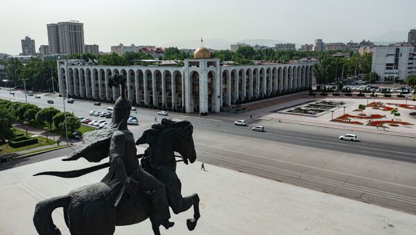 Памятник Манасу и площадь Ала-Тоо в центре Бишкеке - Sputnik Кыргызстан