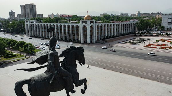 Ппамятник Манаса на площади Ала-Тоо в Бишкеке. Архивное фото - Sputnik Кыргызстан