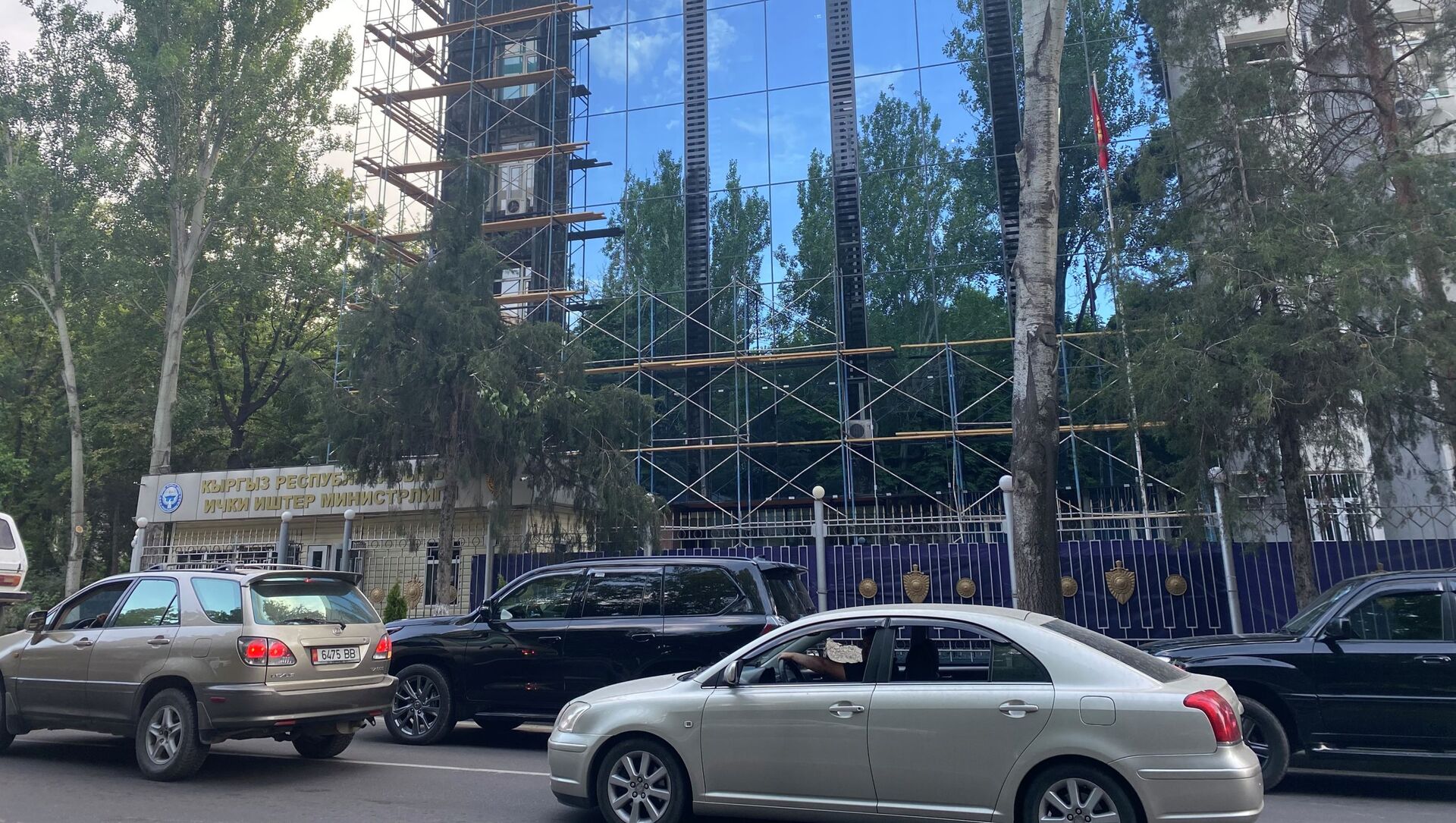 Ремонт здания МВД, расположенного на пересечении улиц Фрунзе и Тыныстанова - Sputnik Кыргызстан, 1920, 28.05.2021