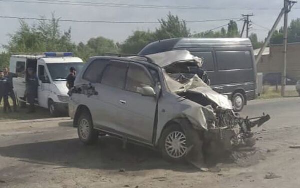  В ДТП с участием легкового автомобиля Toyota и КамАЗа пострадали восемь человек - Sputnik Кыргызстан