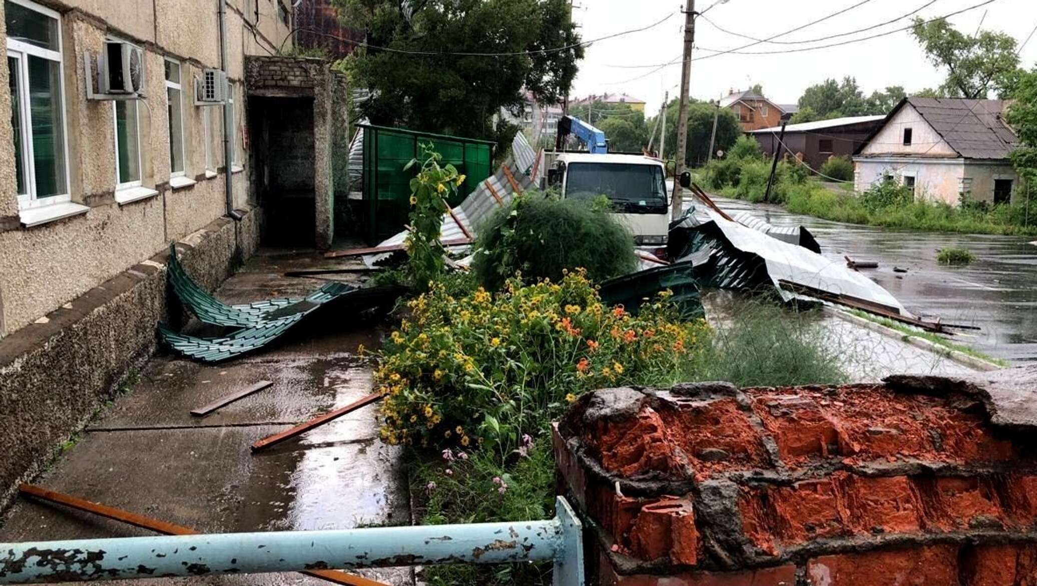 На прародину кыргызов обрушился мощный ураган — видео из Алтайского края -  28.05.2021, Sputnik Кыргызстан