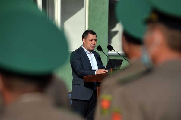 Церемония вручения квартир военнослужащим Министерства обороны и Пограничной службы ГКНБ - Sputnik Кыргызстан