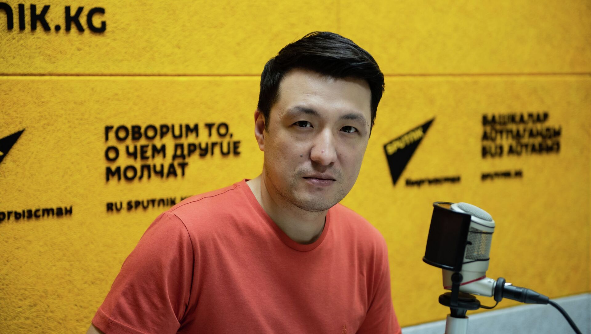 Известный кыргызский певец Абир Касенов на радио Sputnik Кыргызстан - Sputnik Кыргызстан, 1920, 30.05.2021
