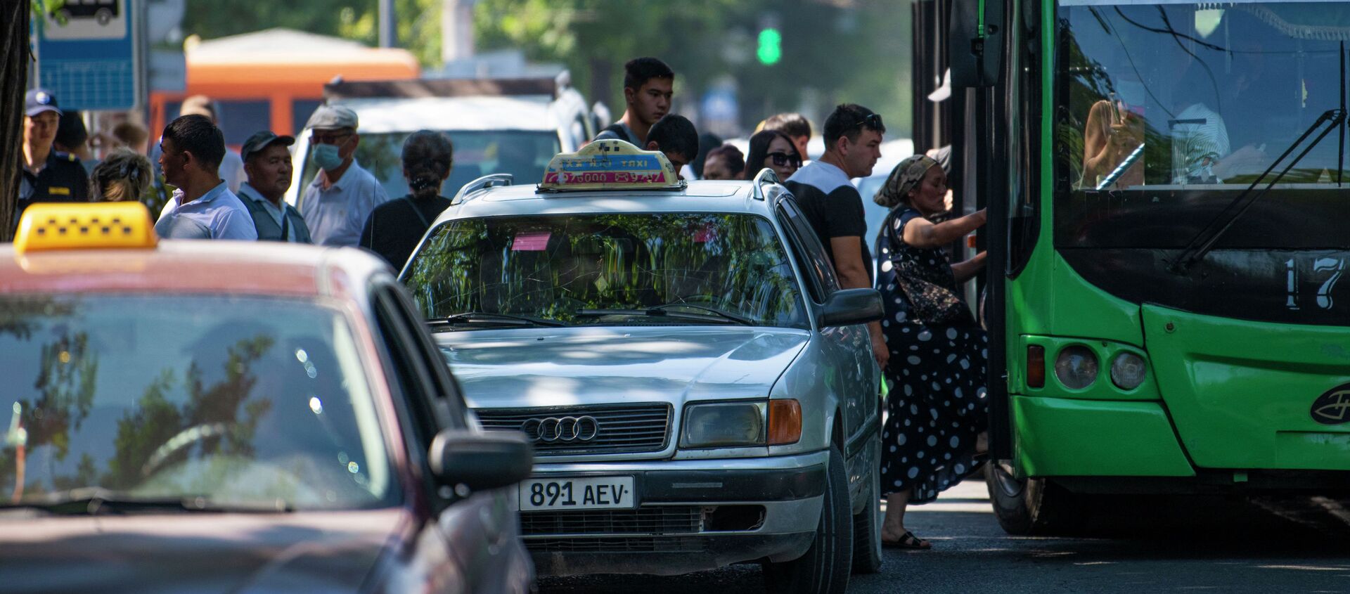 Ситуация в Бишкеке из-за забастовок водителей маршрутного такси - Sputnik Кыргызстан, 1920, 02.06.2021