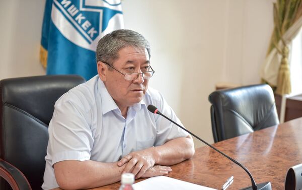 В муниципалитете состоялась встреча и. о. мэра Бактыбека Кудайбергенова с руководителями ассоциации и фирм-перевозчиков - Sputnik Кыргызстан