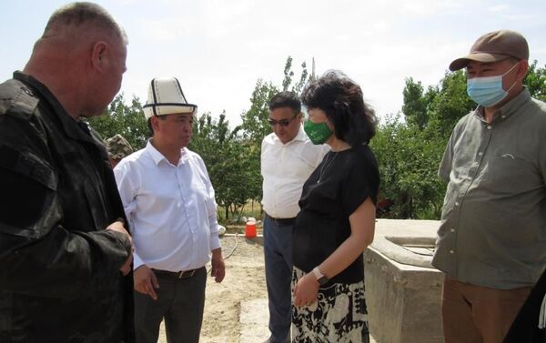 Замглавы кабмина Жылдыз Бакашова посетила Баткенскую область и ознакомилась с состоянием ряда социальных объектов - Sputnik Кыргызстан