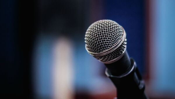 Микрофон на сцене. Архивное фото - Sputnik Кыргызстан