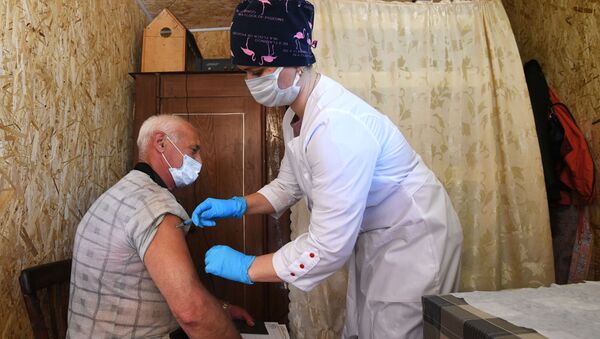 Работа мобильной бригады по вакцинации дачников от COVID-19   - Sputnik Кыргызстан