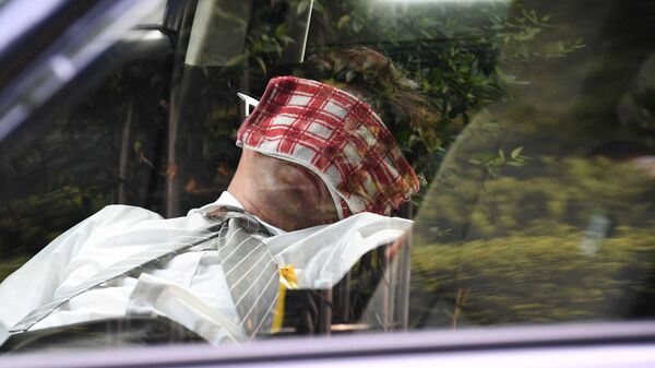 Мужчина спит в автомобиле включив кондиционер. Архивное фото - Sputnik Кыргызстан