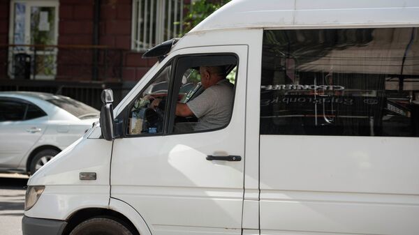 Водитель маршрутного такси. Архивное фото - Sputnik Кыргызстан