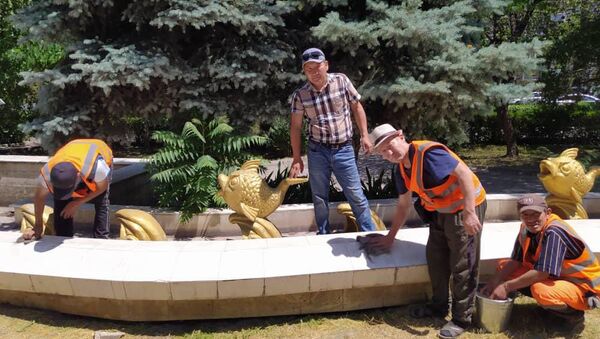 Тазалык привёл в порядок сквер возле Дома Торговли - Sputnik Кыргызстан