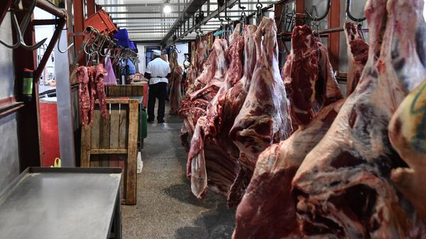 Продажа мяса на рынке. Архивное фото - Sputnik Кыргызстан