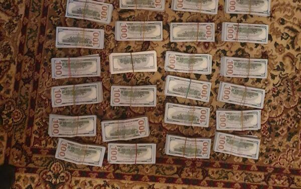 Было изъято более 50 килограммов наркотиков и 250 тысяч долларов, сообщили в ведомстве - Sputnik Кыргызстан