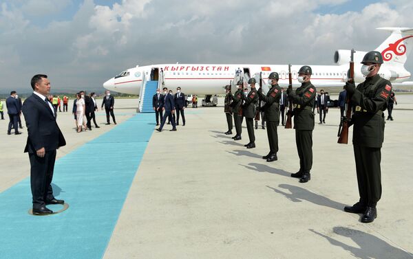 Белгилей кетсек, иш сапардын алкагында президент Түркиянын башчысы Режеп Тайип Эрдоган менен эки тараптуу сүйлөшүүлөрдү жүргүзмөкчү - Sputnik Кыргызстан