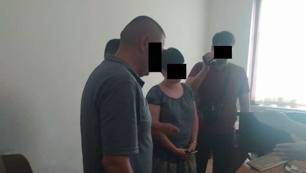 В Оше задержана следователь, получившая взятку за обещание прекратить дело о попытке изнасилования - Sputnik Кыргызстан