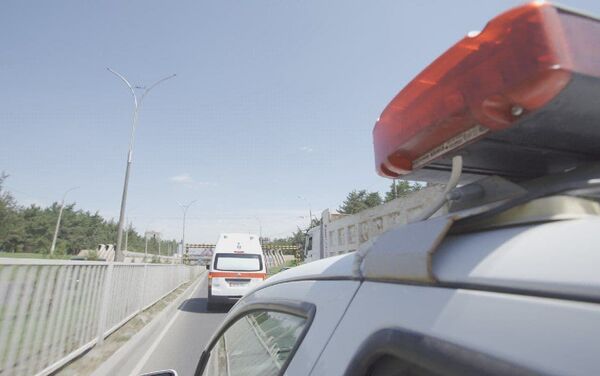 Инспекторы проверили, уступают ли водители дорогу каретам скорой медицинской помощи - Sputnik Кыргызстан