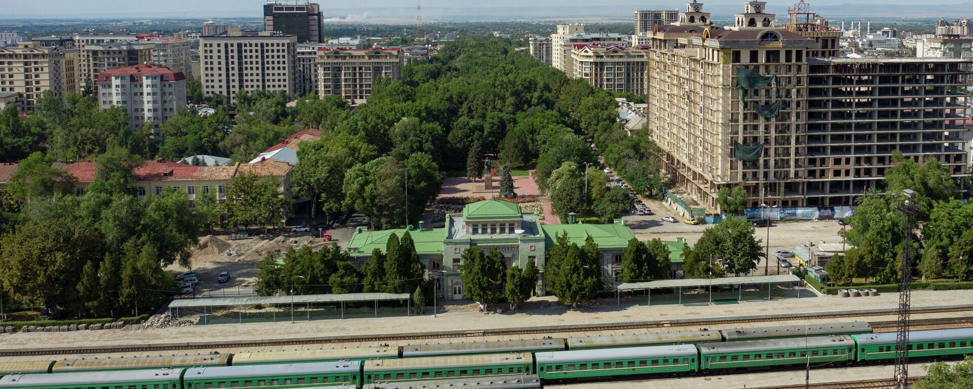 Бишкек темир жол бекети жана Эркиндик бульвары. Архив - Sputnik Кыргызстан, 1920, 19.11.2025
