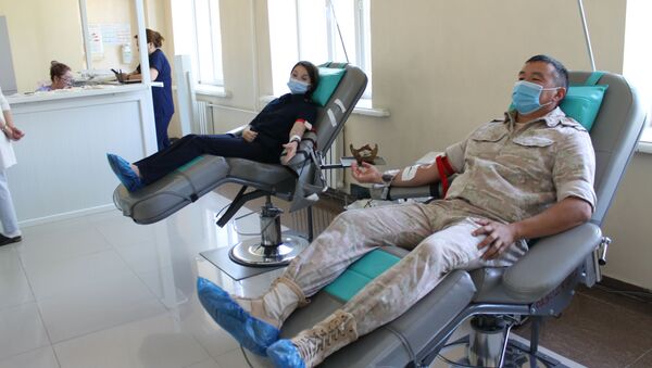 Военнослужащие авиабазы ОДКБ Кант сдали около 20 литров крови для нужд медицинских учреждений Кыргызстана - Sputnik Кыргызстан