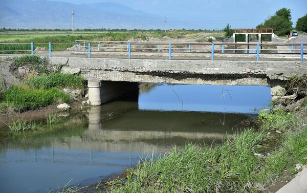 Он также ознакомился с состоянием западного Большого Чуйского канала в Панфиловском районе - Sputnik Кыргызстан