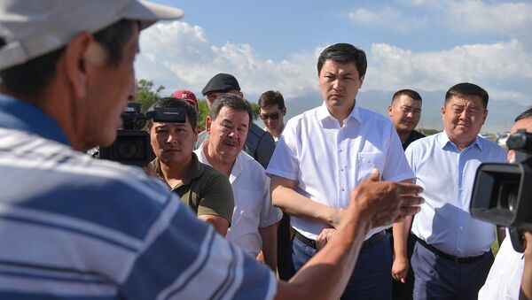 Председатель кабинета министров Кыргызстана Улукбек Марипов в ходе рабочей поездки в Чуйскую область ознакомился с состоянием западного Большого Чуйского канала в Панфиловском районе - Sputnik Кыргызстан