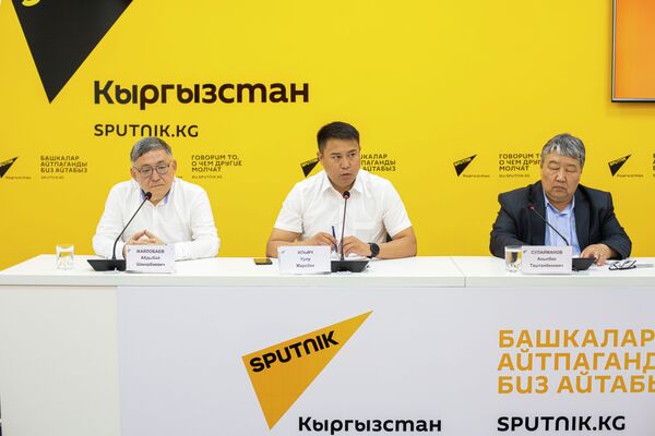 Брифинг Маловодье угрожает повышением цен на продукты и неурожаем в КР - Sputnik Кыргызстан